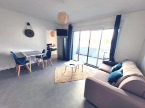 Inviting holiday home in Saint-Hilaire-de-Riez with balcony